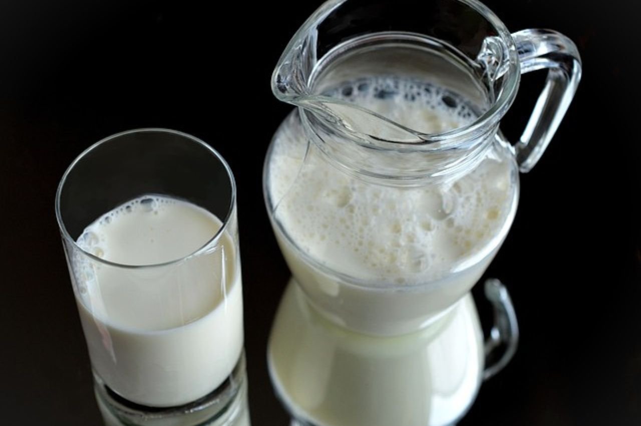 Full Cream Milk vs. Other Milk Varieties A Nutritional Comparison